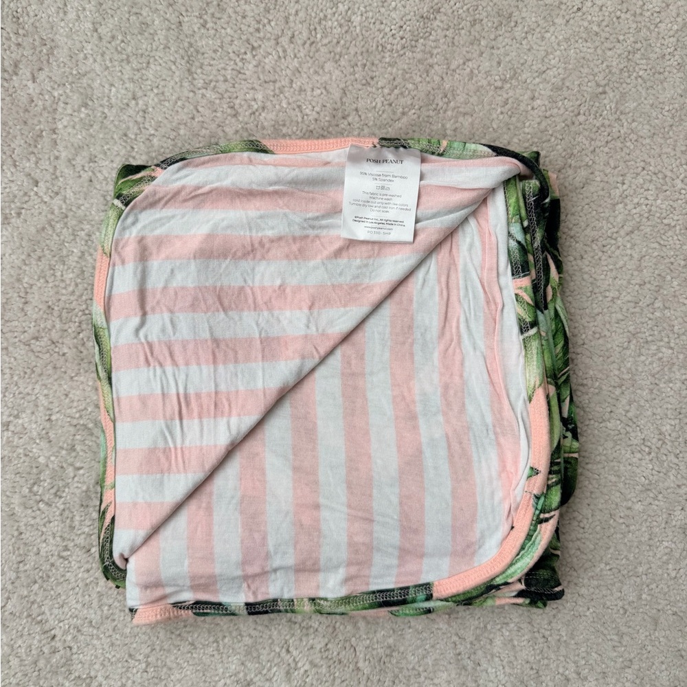 Posh Peanut Double Layered “Tiffany” print 40”x40”Classic Patoo - Picture 3 of 6